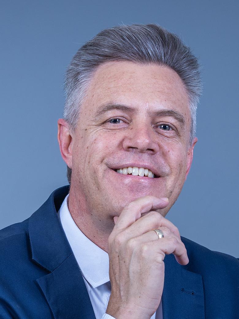 resized Prof Oosthuizen.jpg